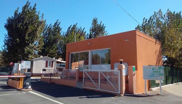 Entrée camping vue droite